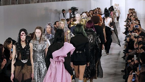 How do haute couture