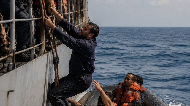 UN Initiates Massive Evacuation of Stranded Sailors in Gulf Waters | pengeluaran togel sgp com, situ
